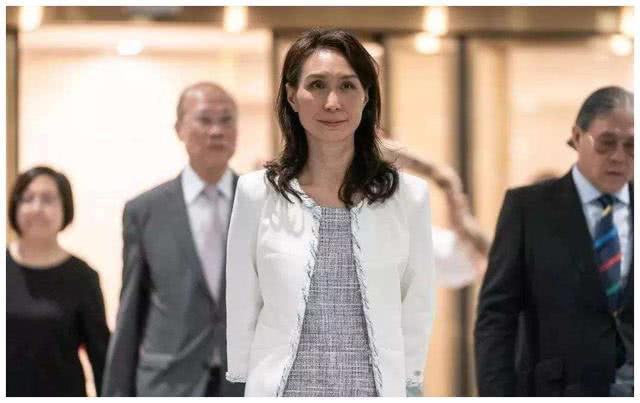 失去赌王这个靠山后，四太被打压亲信被降职，