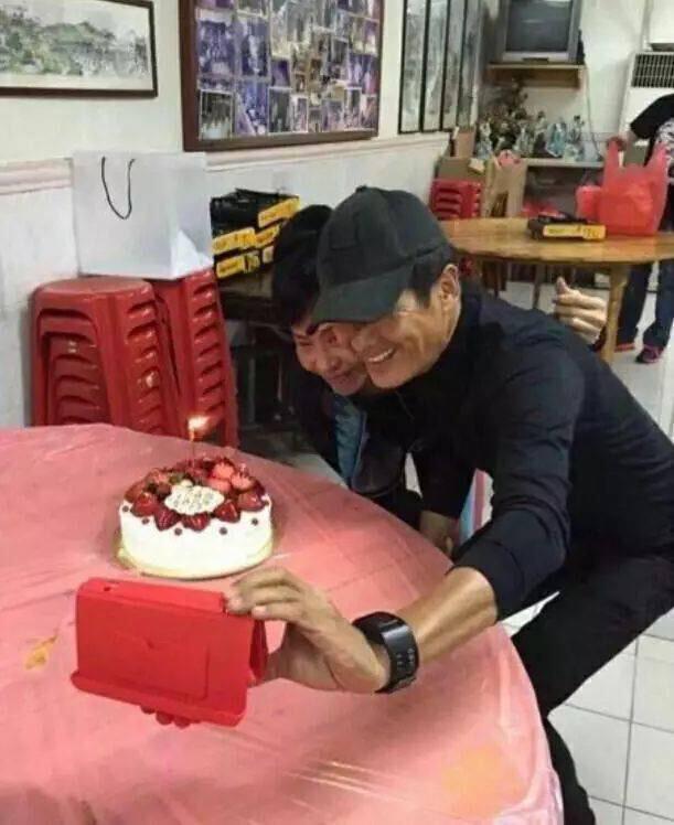 65岁周润发：人活到最明白时，终将归于平凡