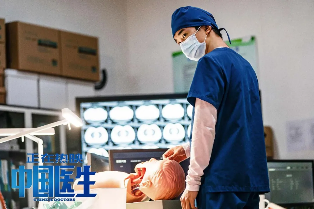 《中国医生》真实感人,但对比《在一起》等剧,它少了些什么?