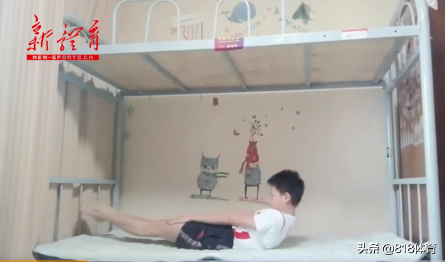 自由了!全红婵回国结束21天隔离,跟陈艾森谢思埸走六亲不认步庆祝