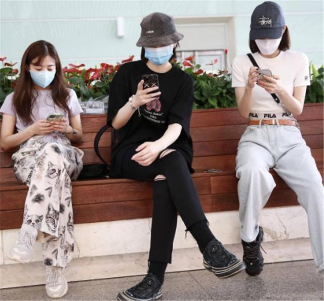 《乘风破浪的姐姐》机场火力全开！王丽坤、张