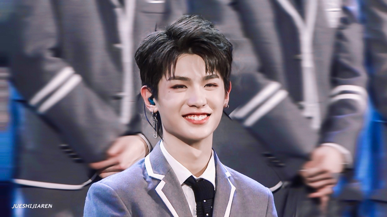 黄明昊凭什么年少成名？15岁到16岁，就经历两次