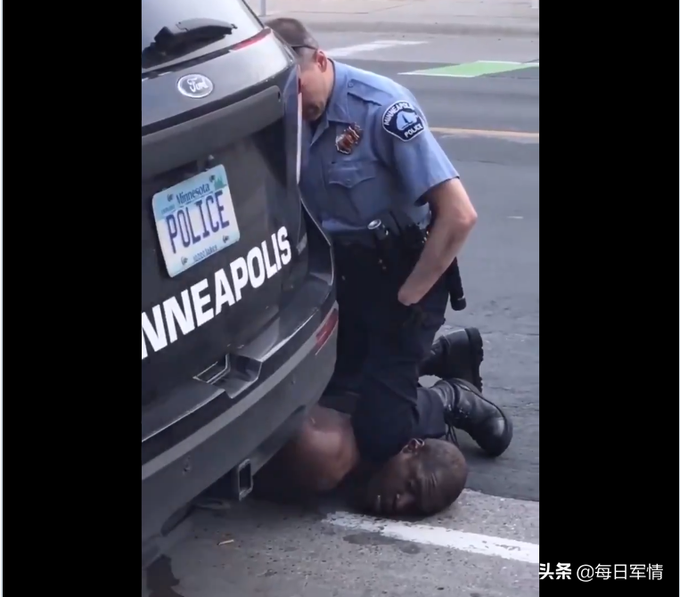 打砸抢烧乱成一锅粥，老美还四处秀肌肉！真的