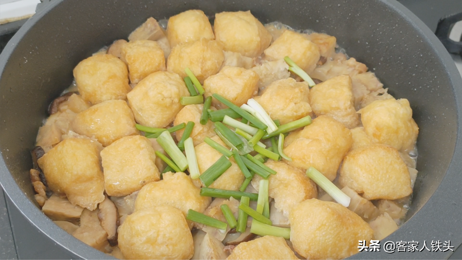 客家人愛吃的油豆腐，加1個香芋一起做，鹹香粉糯，咬一口滿嘴香