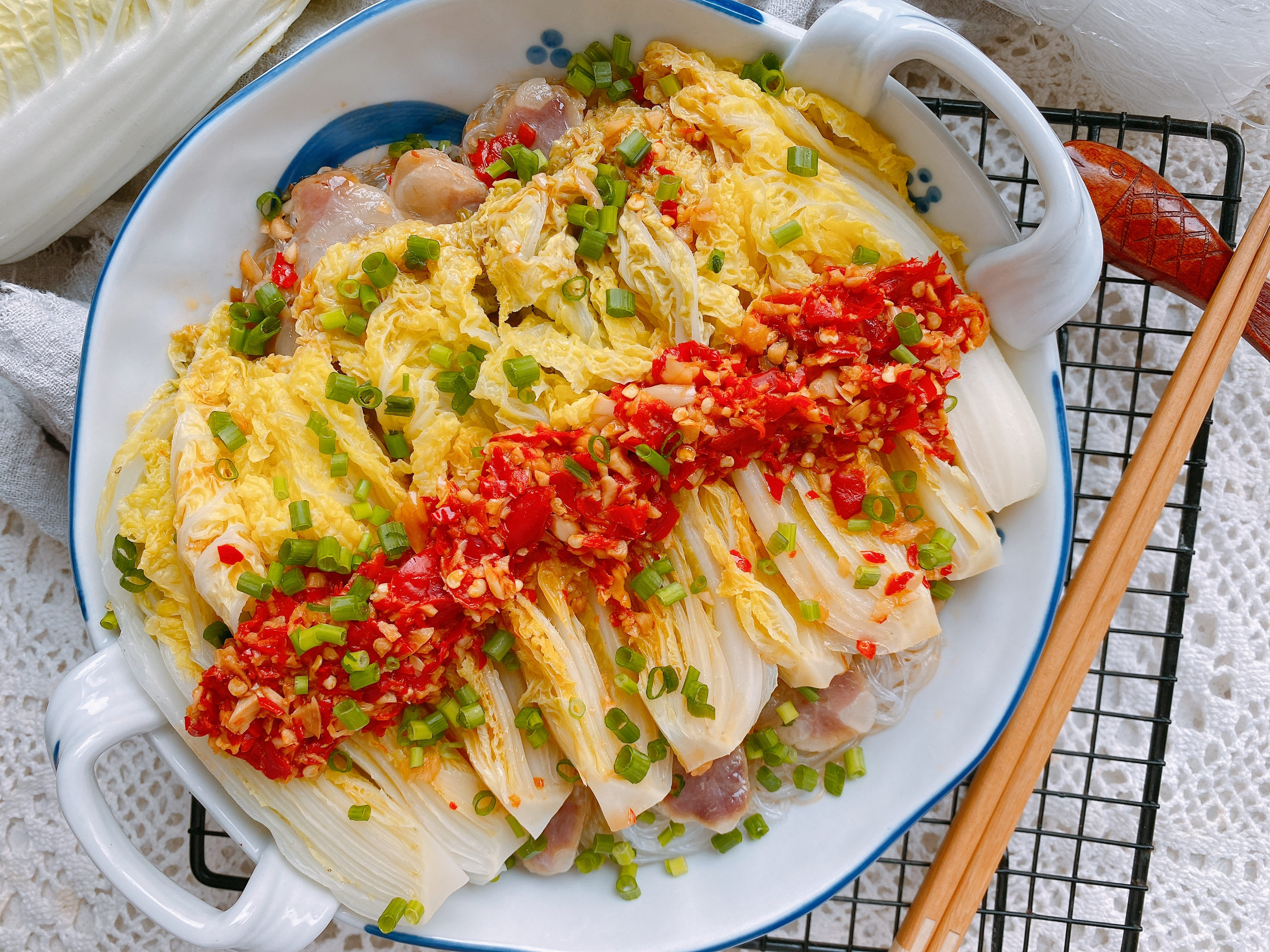 蒜蓉粉丝娃娃菜的家常做法，口感鲜甜，好吃不长胖，10分钟就上桌