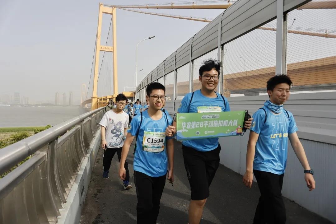 湖北长江百公里毅行武汉落幕 近4000名毅行者为爱徒步