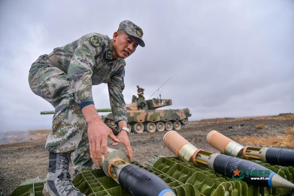 一弹多用，96A坦克喜获新型炮弹，战斗能力获大