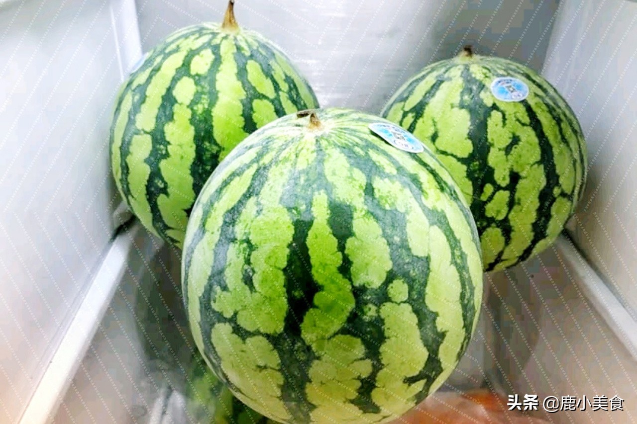 西瓜甜不甜，看4個地方！ 一挑一個準，老瓜農的竅門太管用了