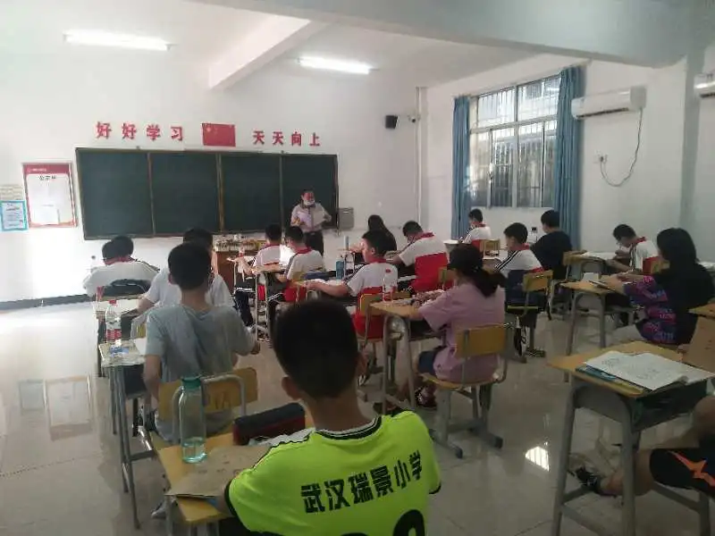 充实 ·精彩 ·高效——华一双师小梅花学校数学夏令营的一天