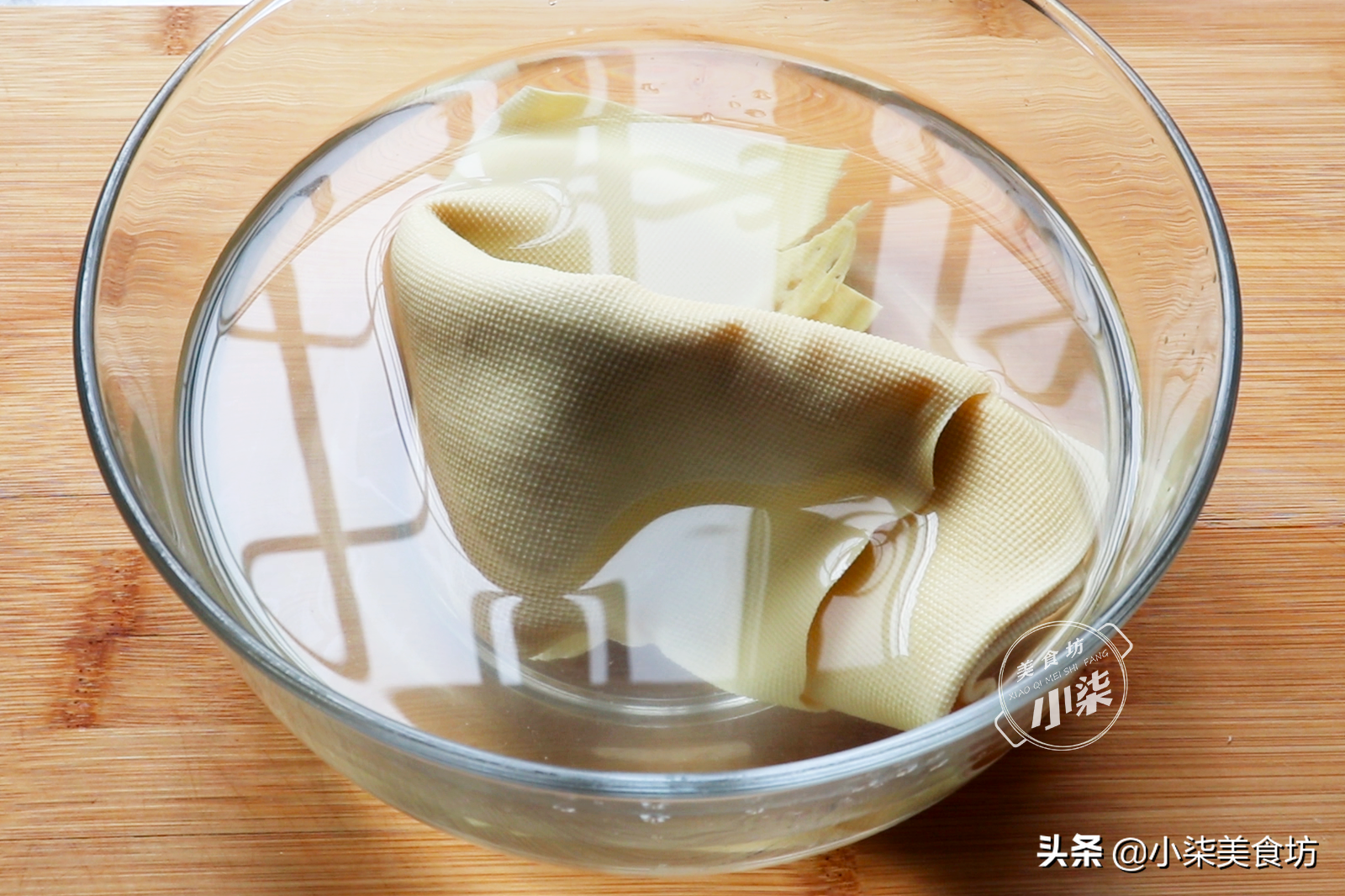 图片[4]-干豆腐一个神奇做法 盐水里一泡 不炒不油炸 个个鼓大泡 酥脆-起舞食谱网
