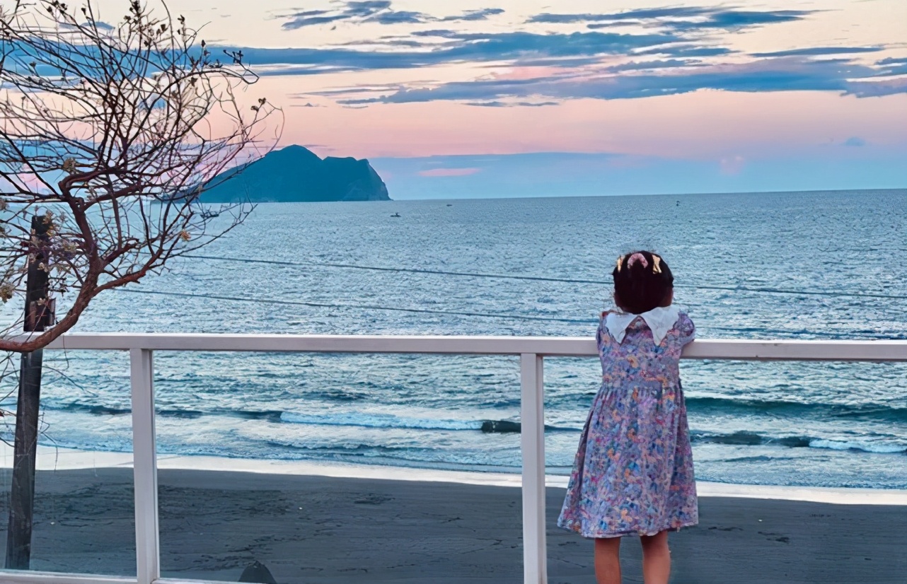 昆凌訓練5歲女兒獨睡，小周週再爆金句，吐槽爸爸周杰倫也不獨立