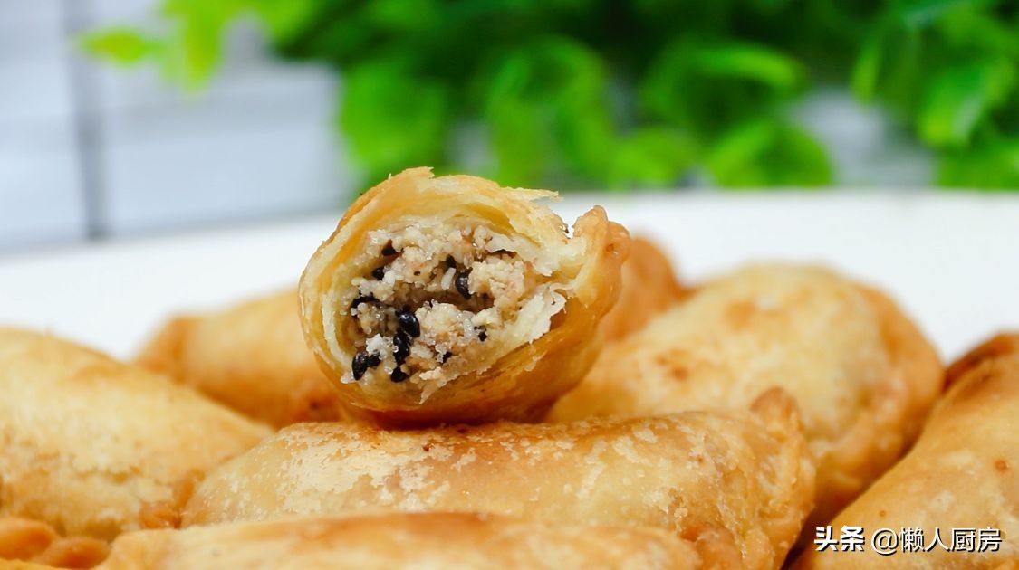 過年做這道小吃，包滿花生餡，寓意錢包滿，是招待客人必備的食品