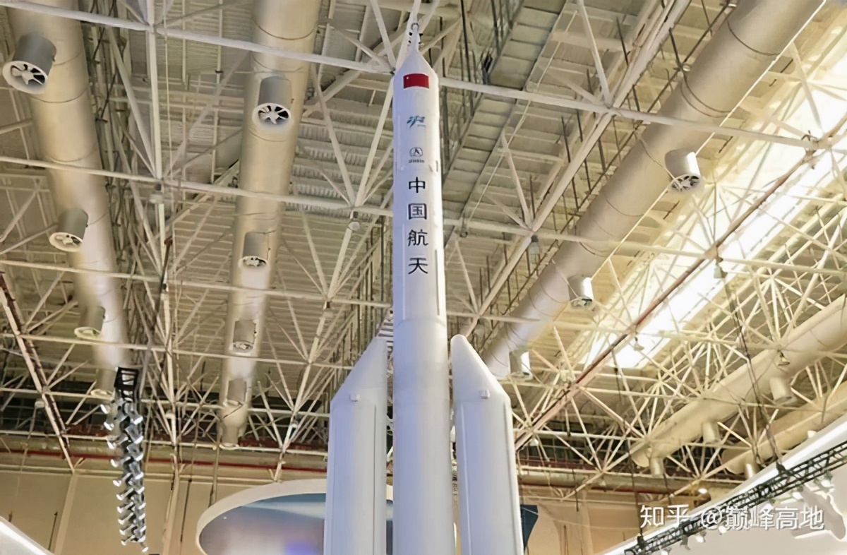 央视首曝长征九号！重量堪比054A护卫舰，可把99A坦克打入太空