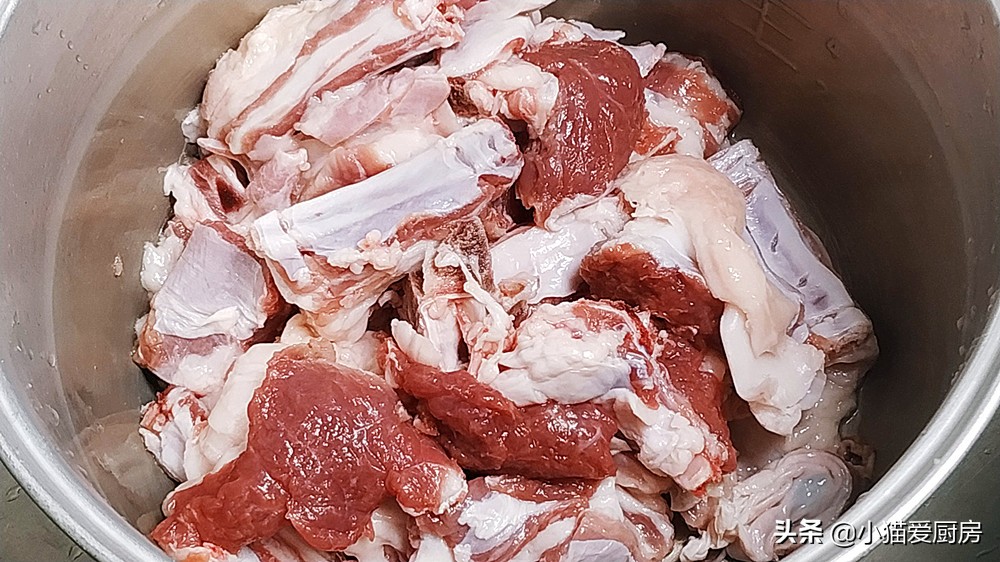 圖片[4]-羊肉加上魚肉一起做的火鍋是什么味道呢？沒有吃過只能試一試了-起舞食譜網(wǎng)