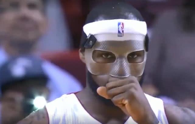 經典戰役回顧！詹姆斯單場轟下61分，戴上面具的詹皇化身得分狂人