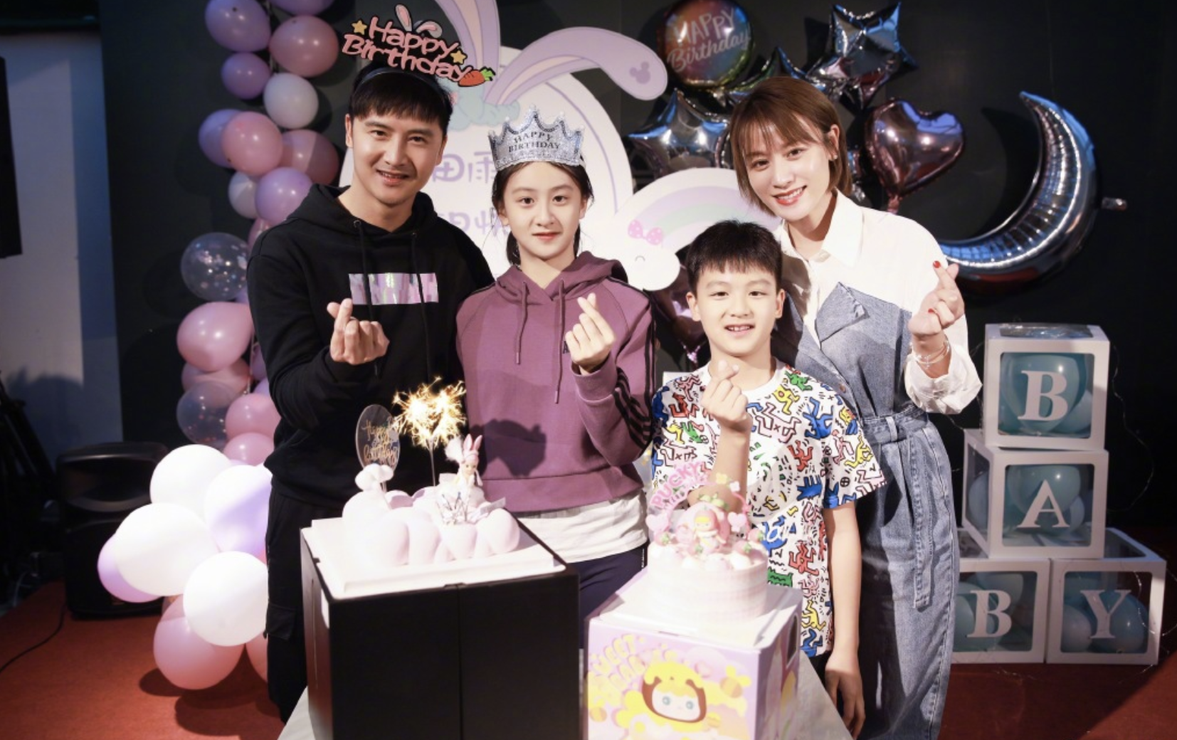 叶一茜掰手腕不敌儿子，森碟却一秒钟KO弟弟小亮仔，彰显惊人臂力