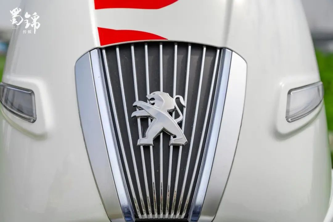 标致也造摩托车，这颜值女友肯定超爱