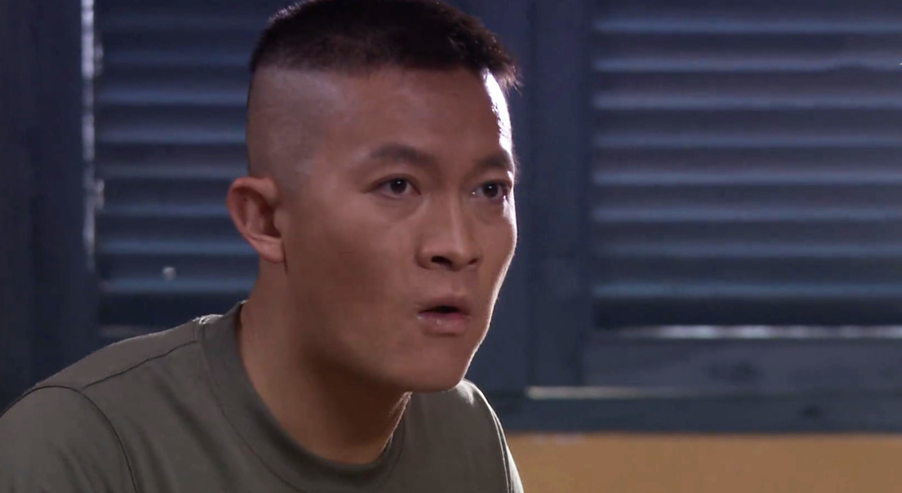 两人同岁曾经演师徒，新剧中徒弟发福显老，师傅反而显年轻