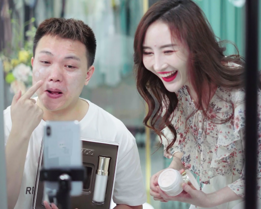 快手上市，这位广州女主播凭什么去敲锣？