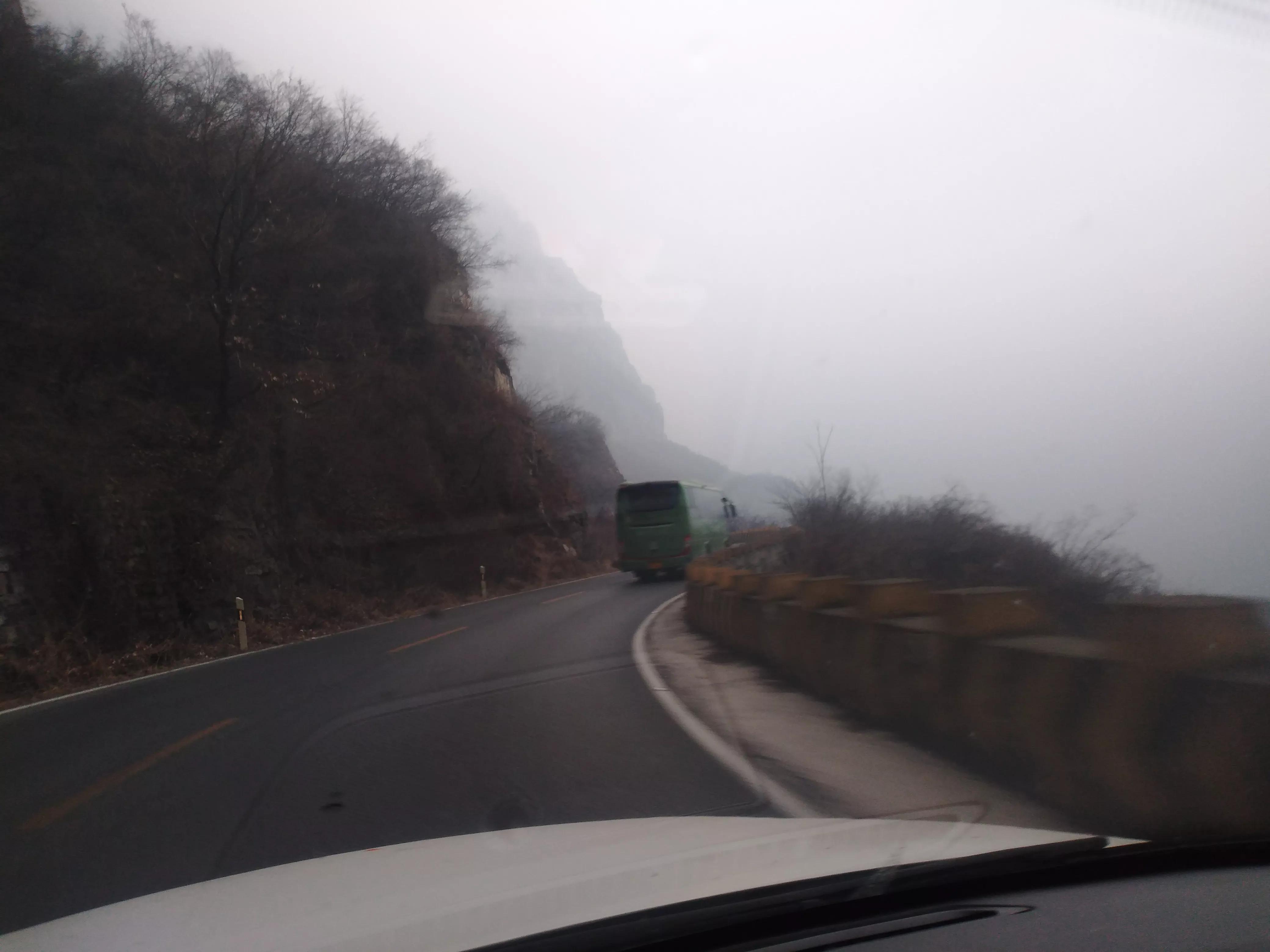 這條盤山公路，各種彎道隧道繞，就藏鄭州周邊，你知道哪兒嗎