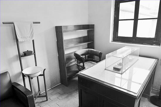 毛泽东的智慧和骨气：35个辣椒“灌醉”米高扬，到苏联不吃死鱼