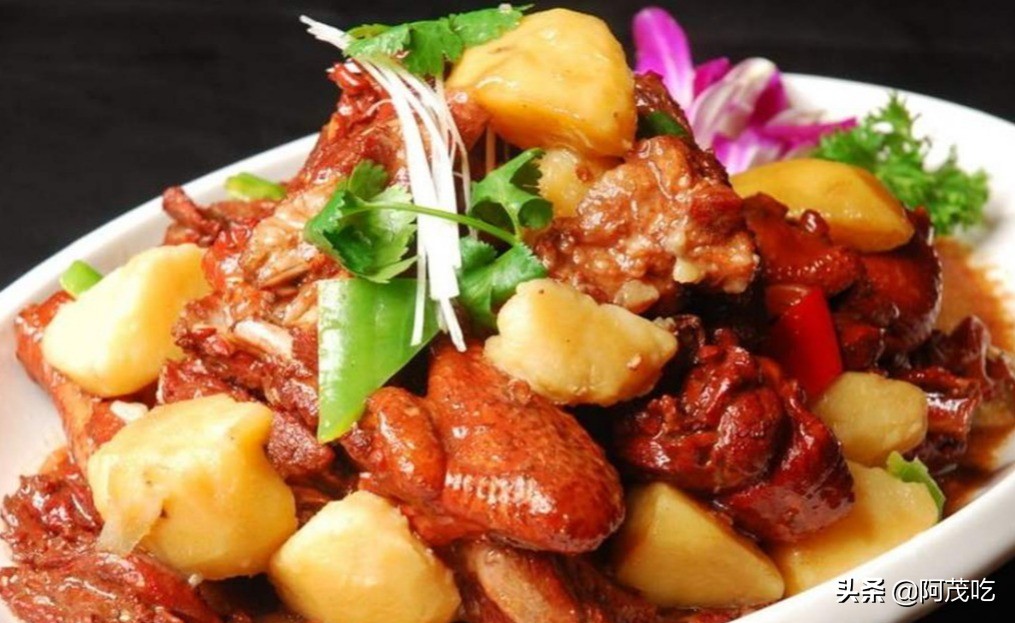 Xinjiang big plate chicken not to be missed!  Don’t even miss the side dishes