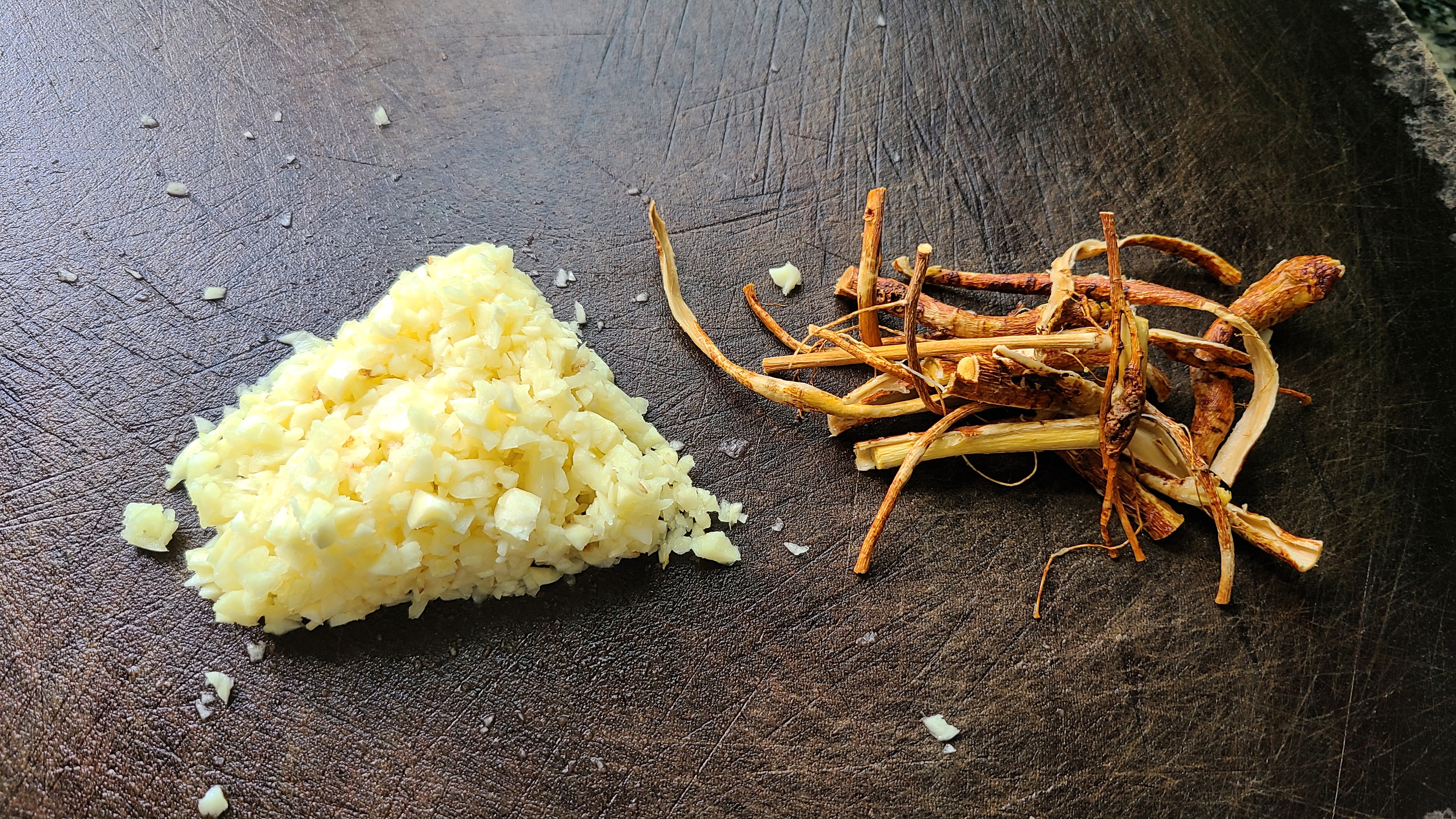 五指毛桃蒸排骨，广东很火的一道菜，香味浓郁又好吃，味道特别