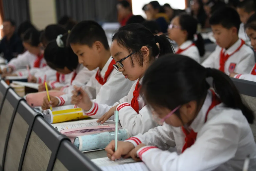 龙泉驿区航天小学校开展统编版习作单元整体教学研讨活动