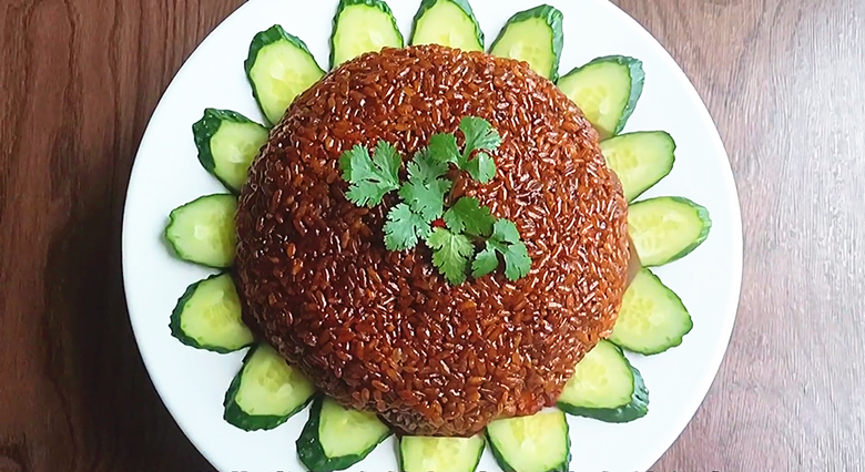 五花肉不要紅燒啦，淋2個雞蛋，你想不到的做法，每次上桌不夠吃