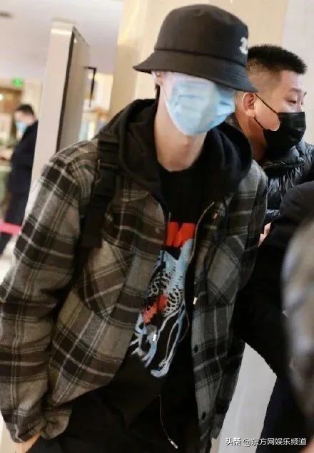 CCTV spring is late first big couplet discharges easy melt 1000 royal seal show a body