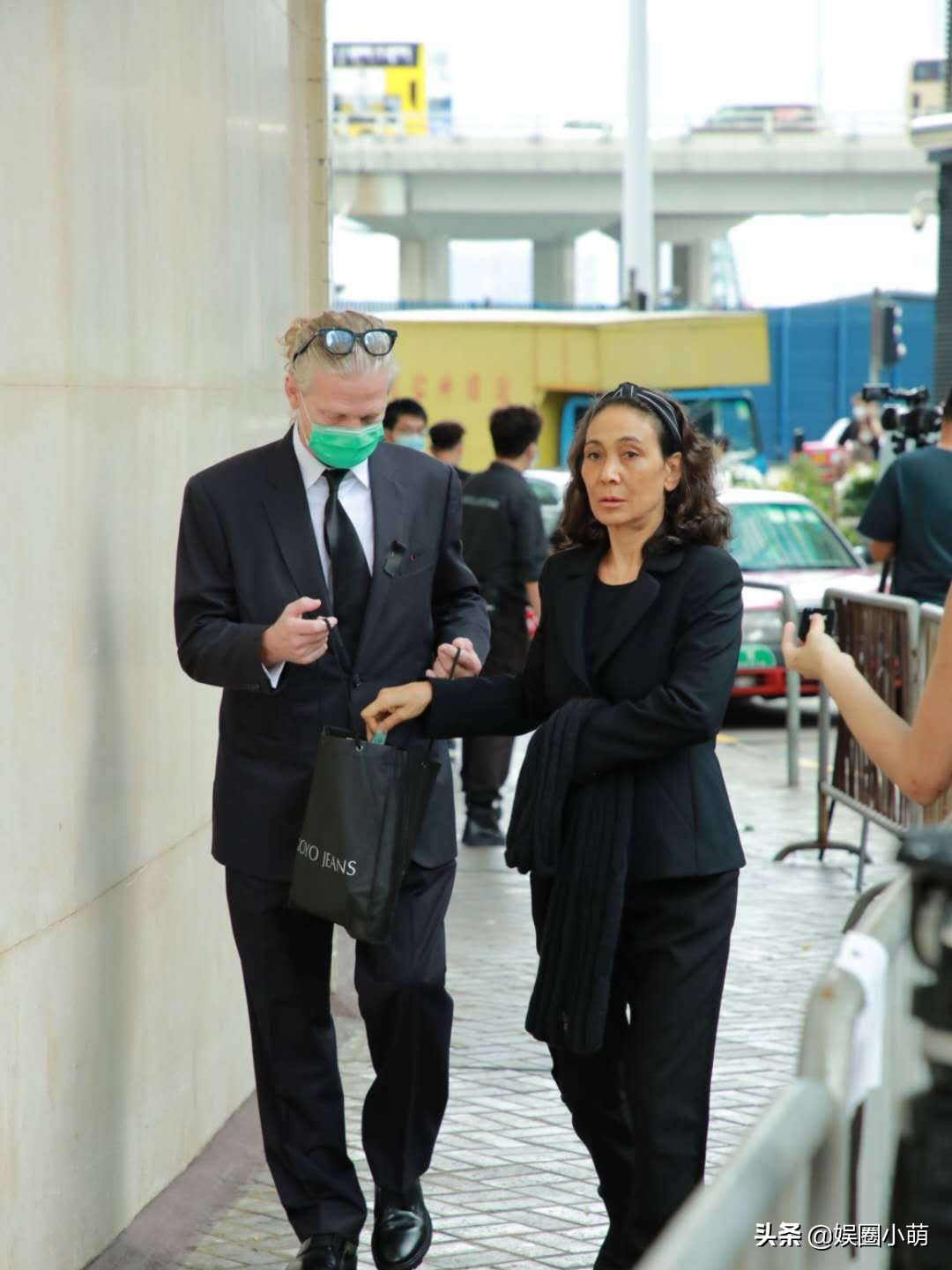 赌王出殡，现场像极了一出《甄嬛传》，三位太