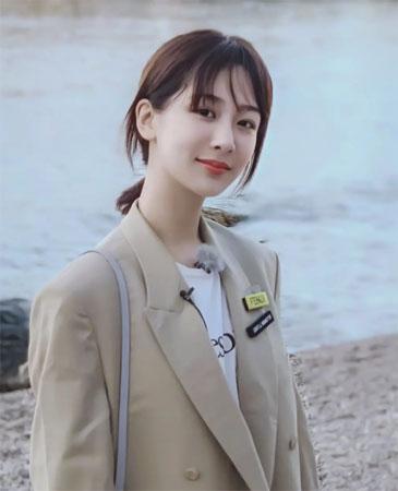 杨紫粉丝与摄影师掀争端，被指拍照呆滞杀熟，