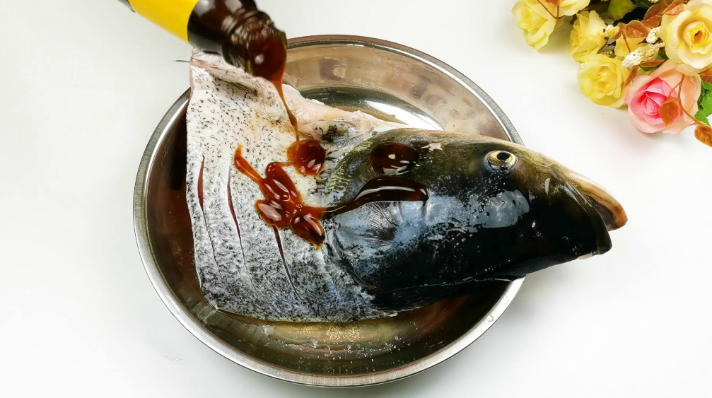 图片[2]-教你正宗湖南剁椒鱼头 记住这3个要点 鱼鲜味美 连汤汁都不剩-起舞食谱网