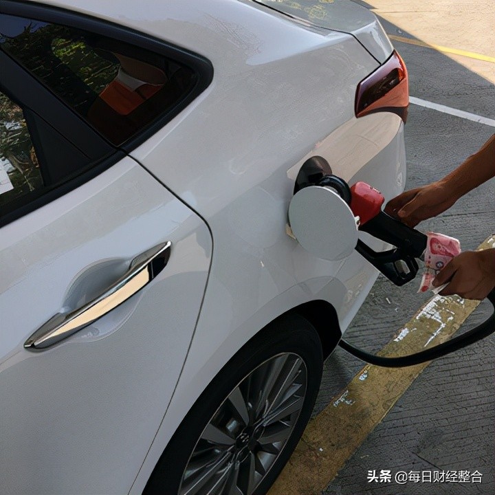 油价调整消息：今天9月26日，全国加油站，调整后92、95汽油售价