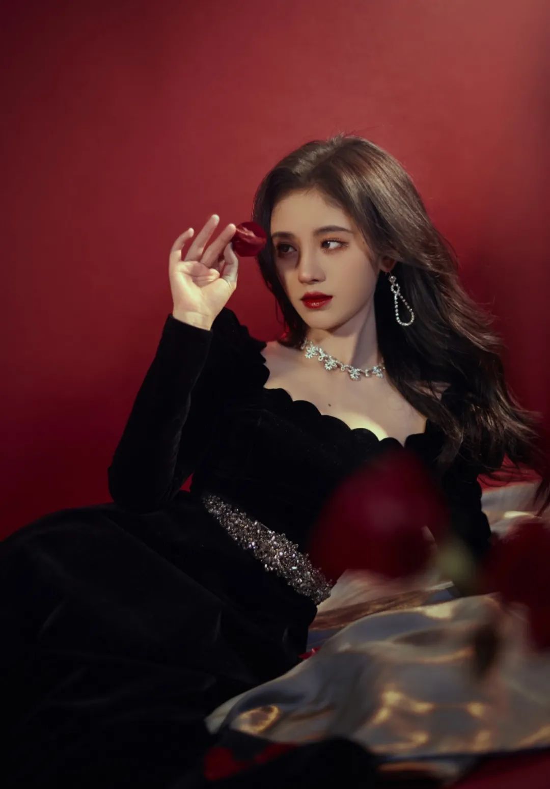 别再“披头散发”了！这4款冬季发型才够美够撩