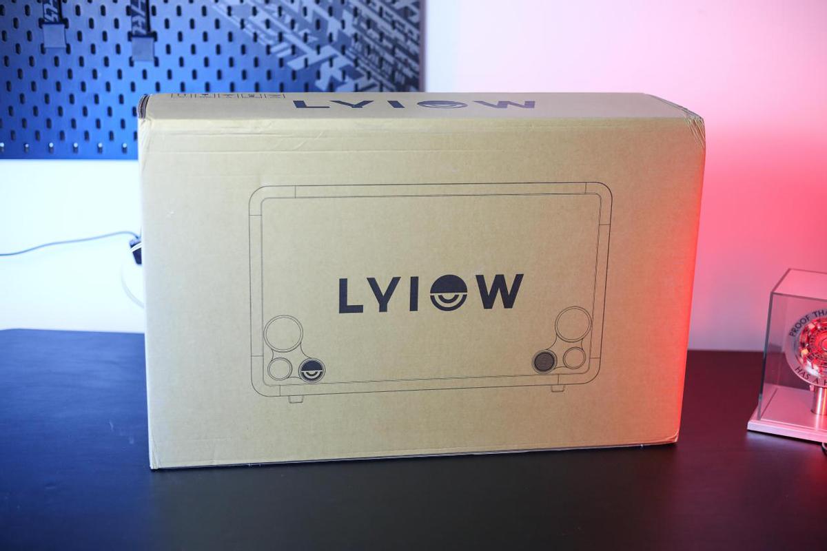 Lyiew悬浮歌词蓝牙音箱 看得见好音质 堪称屏幕音响的劳斯莱斯 资讯咖