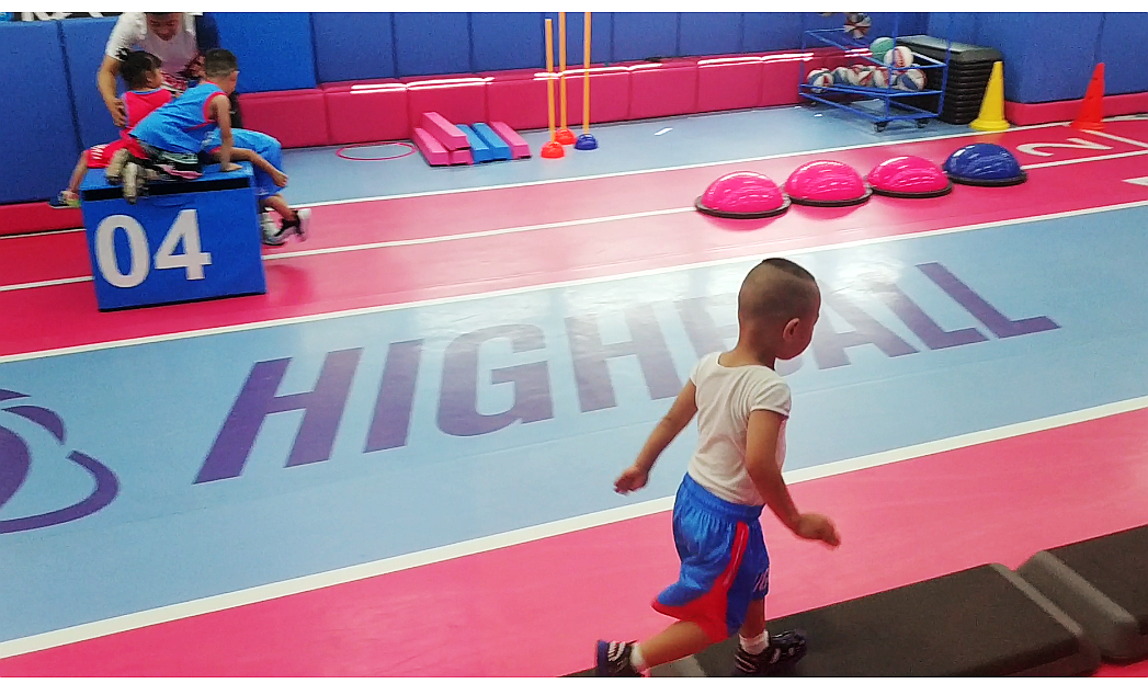 军人如何管教自己的孩子 有人说像管部队 他们管孩子有什么特点