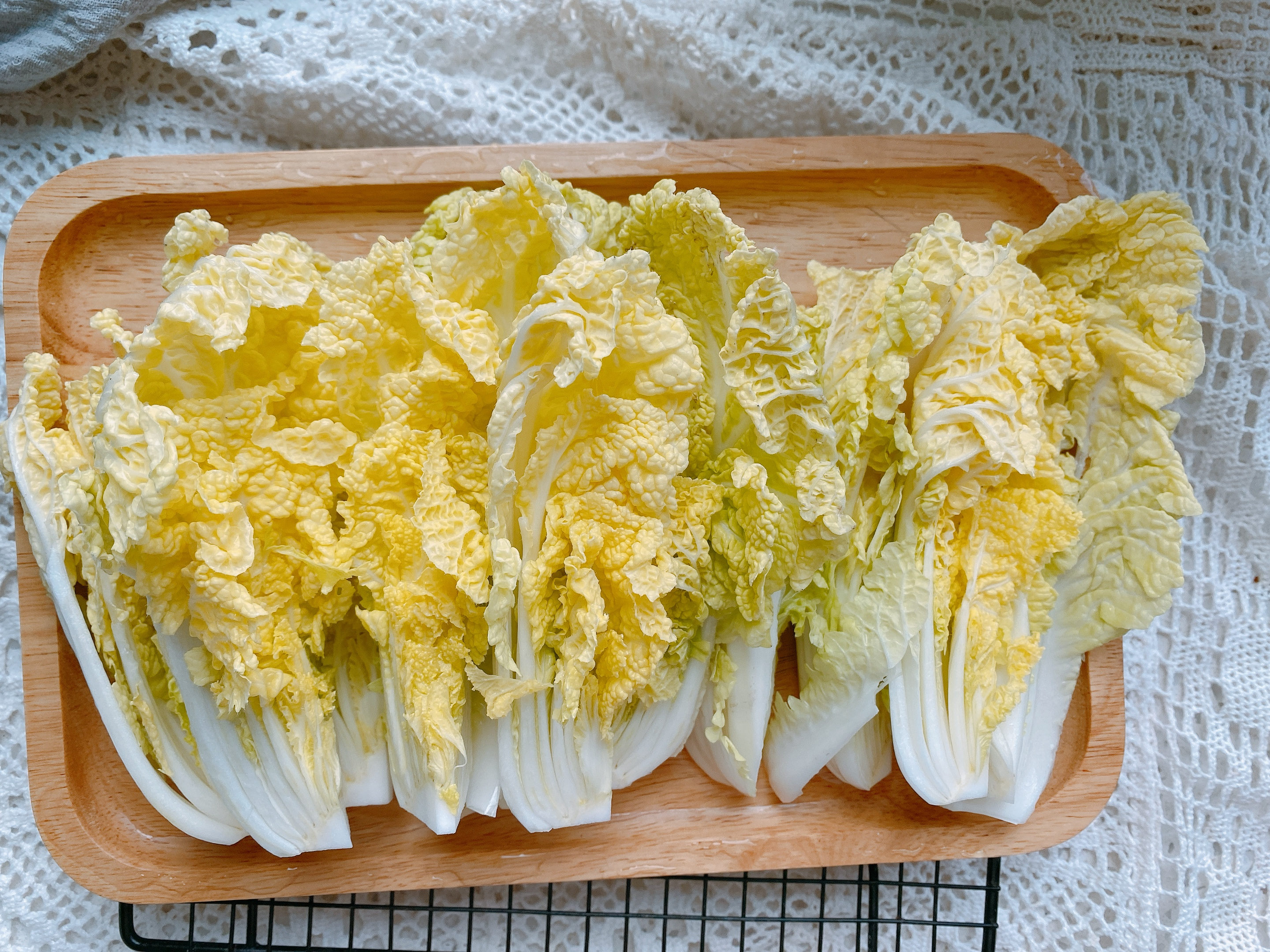 蒜蓉粉丝娃娃菜的家常做法，口感鲜甜，好吃不长胖，10分钟就上桌