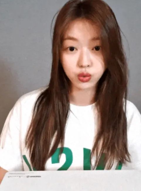 Oh My Girl成员yooa出道6年被质疑整容 因为活动不规律 51韩团 韩国娱乐 韩国女团 韩国男团