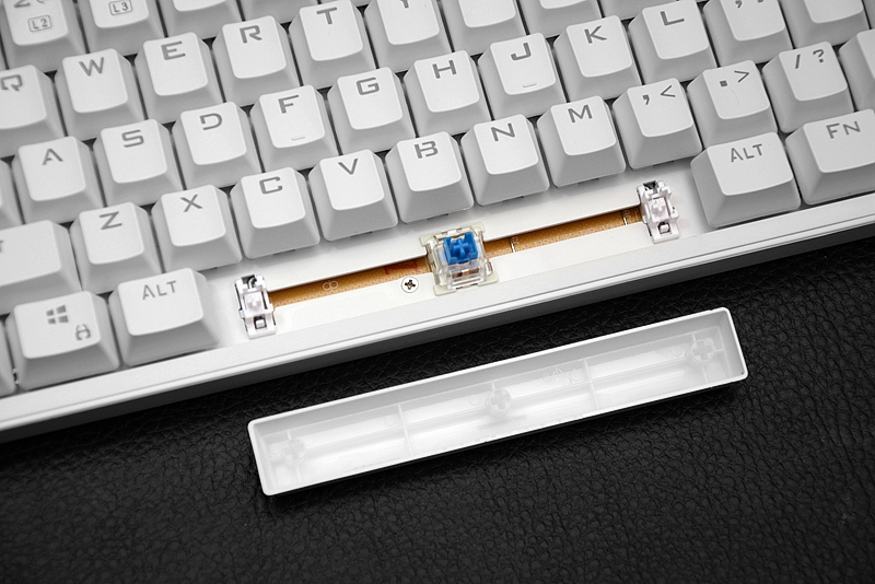 高特青轴、RGB侧灯、109元，微星这款让那些机械手感键盘瑟瑟发抖