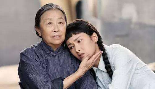 “丑娘”年轻时是校花？原以为是闹着玩，看到