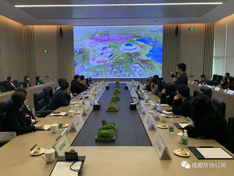 “爱成都·迎大运”——成都房协组织行业考察参观东安湖体育公园