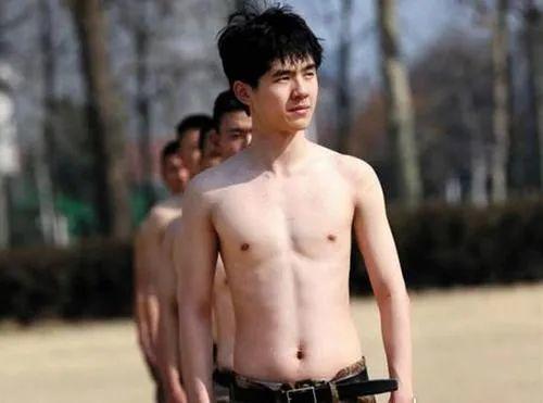 批评女明星发胖的时候，也请注意我国男星灾难