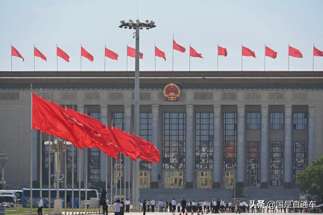 中新时评：中国“最短”两会的“精”与“进