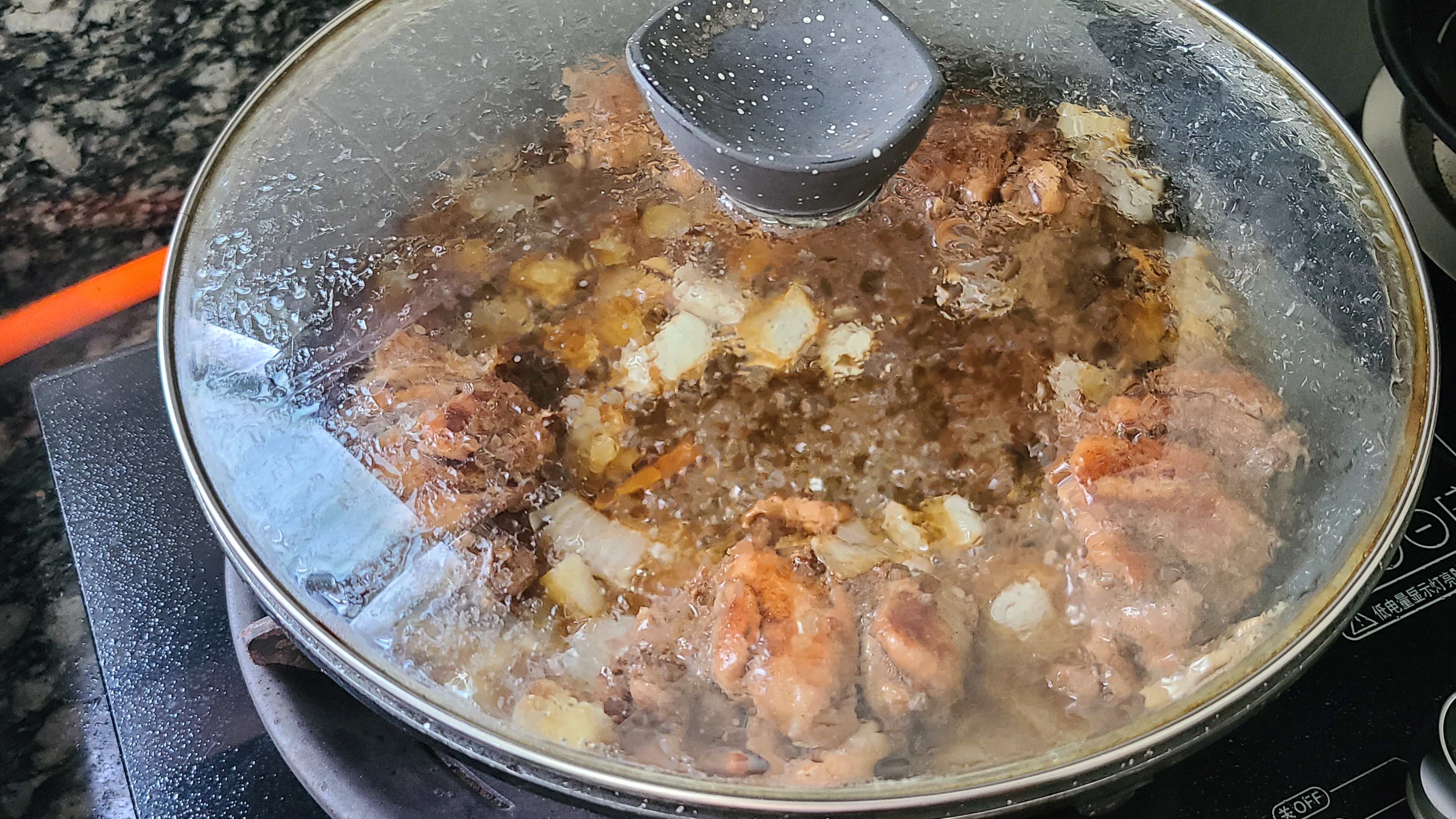 鸡腿别直接炖，广东人教我一个做法，美味好吃，每次都吃光