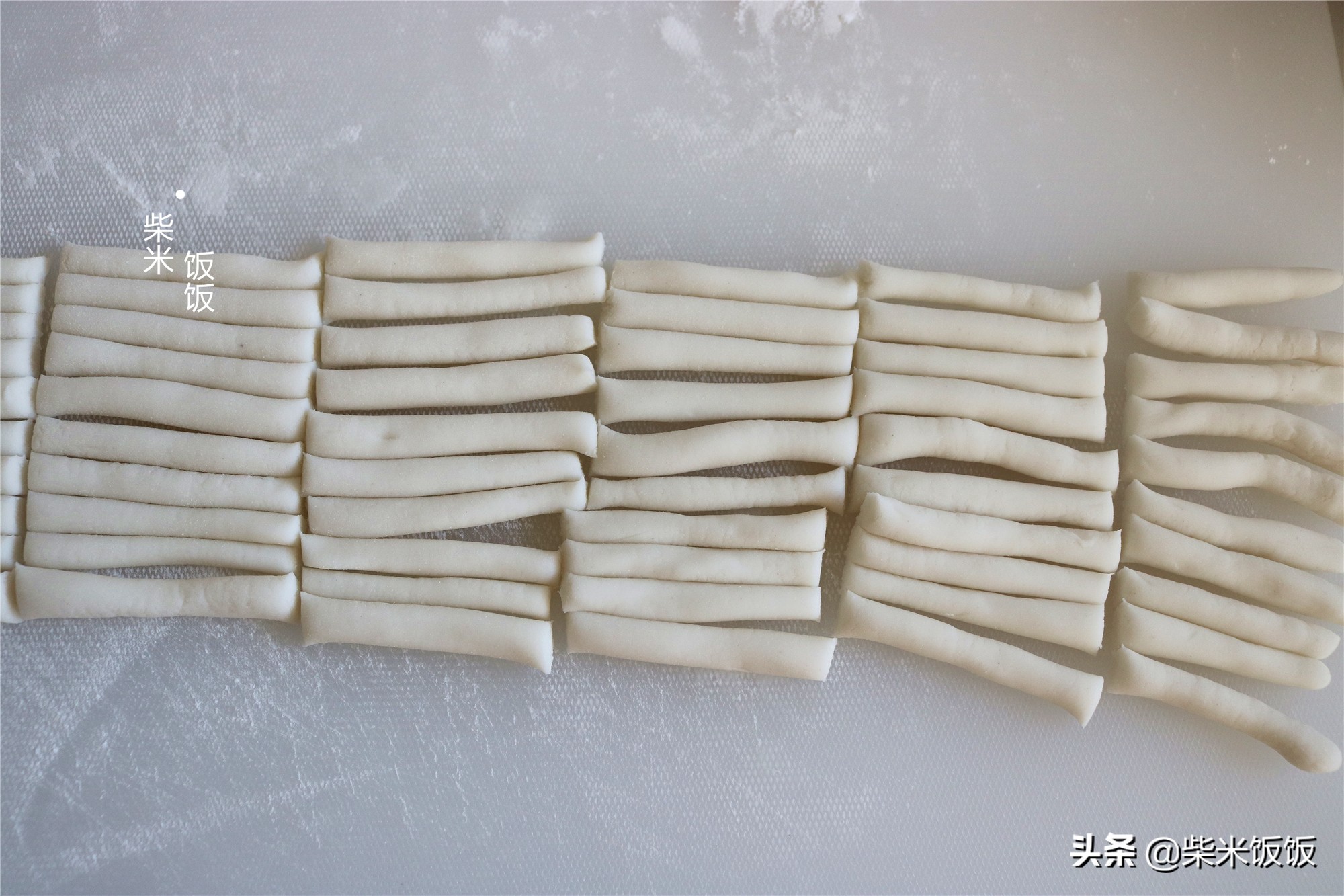 一碗糯米粉，一碗糖水，做80后小时候的零食，香甜酥脆真好吃