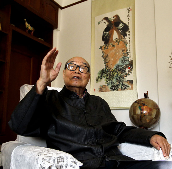 开国将领衣锦还乡，搭乘驴车回故乡，不想老车