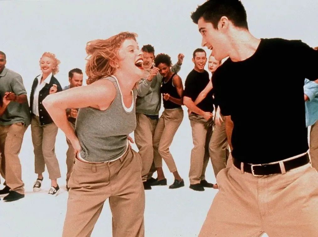 今年|GAP预计今年净关闭225家门店 销售下滑频繁关店