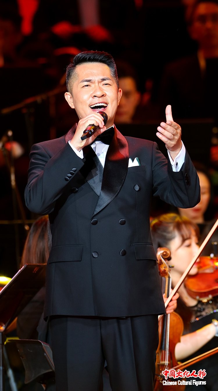 郁钧剑从艺五十<font color=red>周年</font>回乡演唱会70位歌唱家倾情演绎民族经典