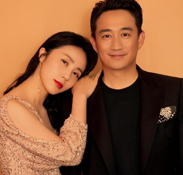 黃磊曬與孫莉合照慶祝結婚17週年：最好的愛情，無非就四個字